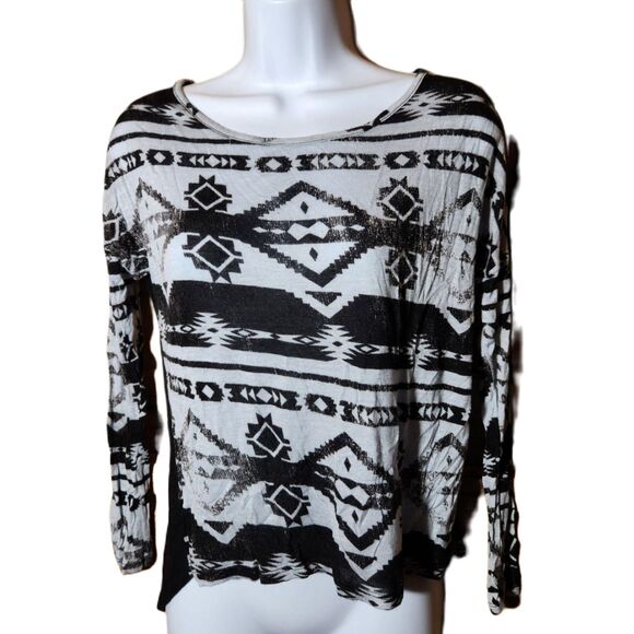 Rue 21 Tribal Print Top – Women’s Small, 3/4 Sleeve, Open Back - Picture 1 of 4